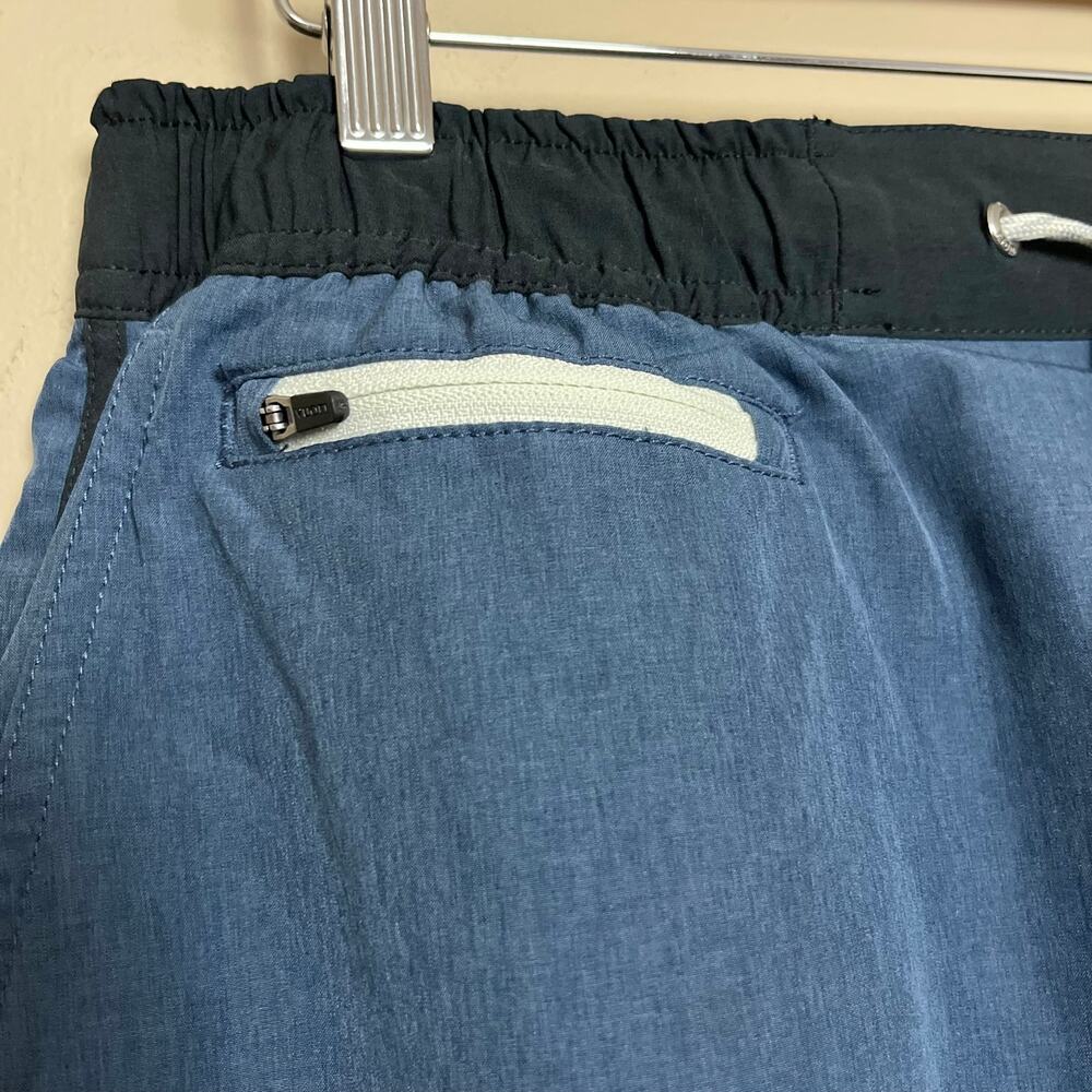 Vuori Mens Banks Short Unlined 7" in Azure Linen Texture - Picture 9 of 12